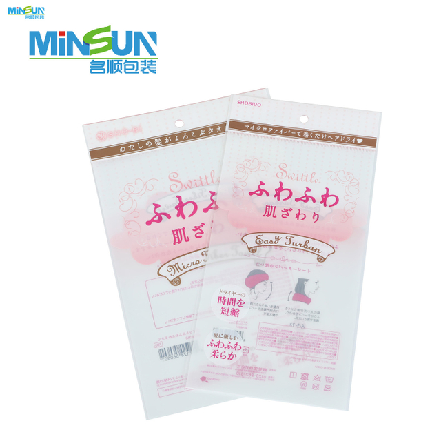  Pink‑white microfiber hair turban package with illustrations showing usage steps and bilingual product text.